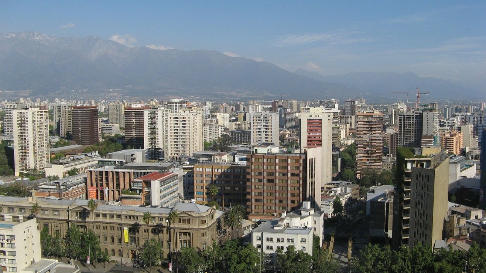 Por comuna: cuánto hay que ganar para comprar un departamento con crédito hipotecario
